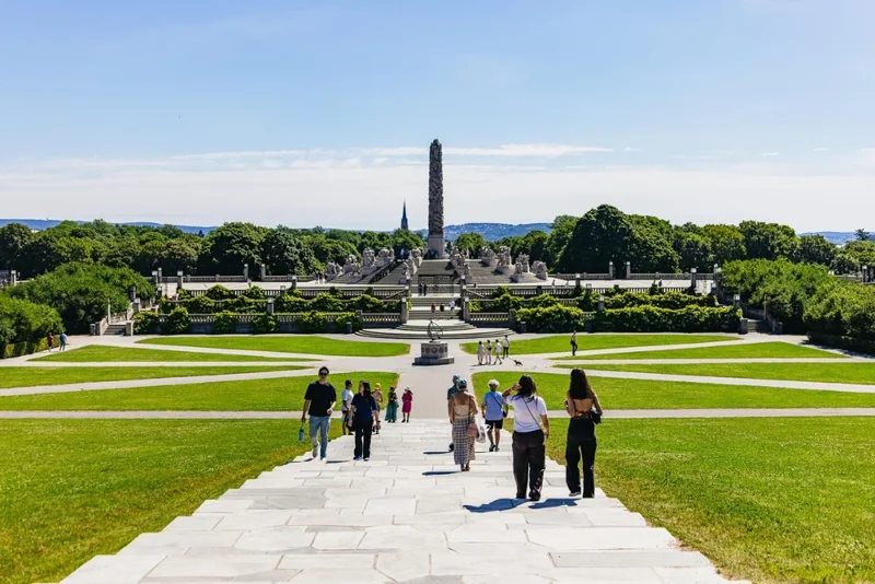 Grand City Tour by Bus with a Fjord Cruise