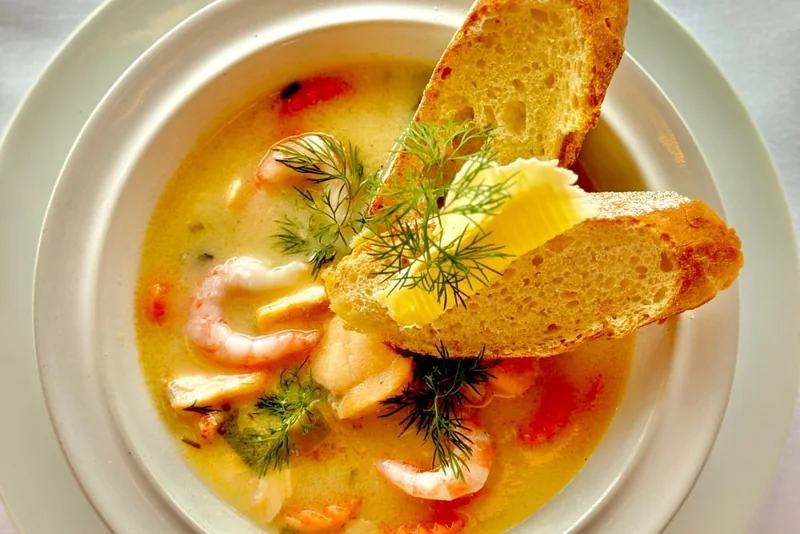Winter-Skyline-Fahrt mit Fischsuppe